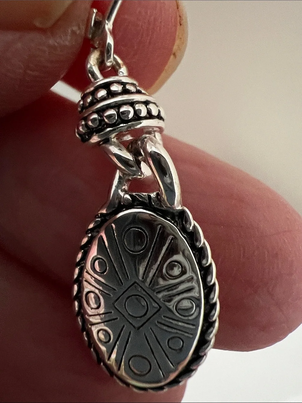 Vintage detailed oval